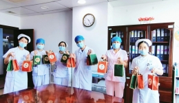 “情暖中秋佳节，月饼传递心意”   365bet中文版客户端_365bet开户_bt365注册人民医院妇科一区中秋送温暖