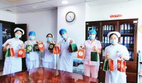 “情暖中秋佳节，月饼传递心意”   365bet中文版客户端_365bet开户_bt365注册人民医院妇科一区中秋送温暖