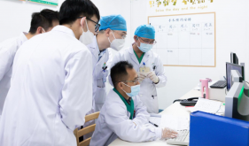 AI赋能丨开眼界！穿刺手术机器人在365bet中文版客户端_365bet开户_bt365注册人民医院首秀成功